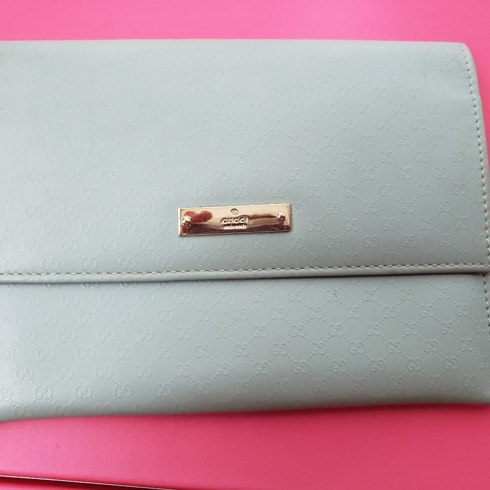 Gucci passport holder